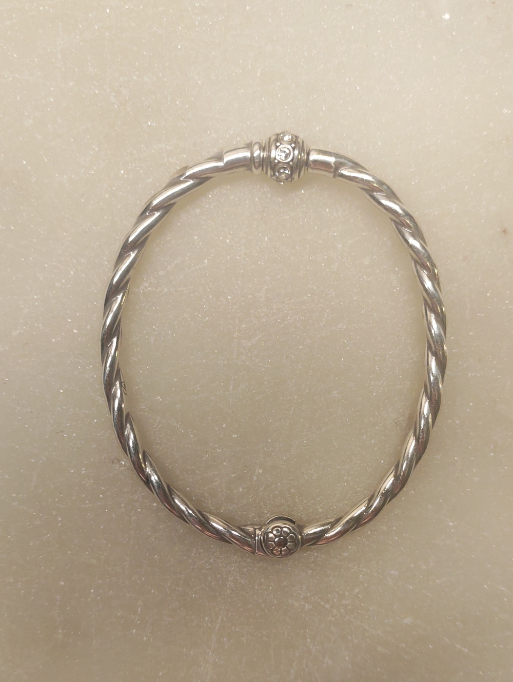 Brighton Shimmer Charm Hinged Bracelet JB2882 - Like New! - Picture 5 of 9